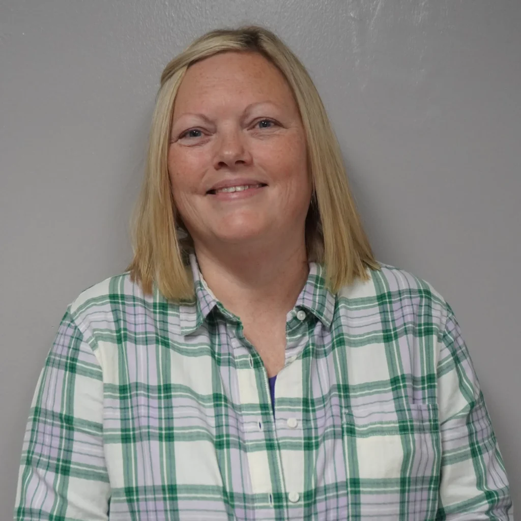 Linda Lewis Headshot